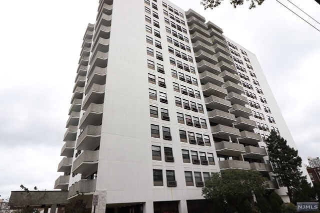 Building Photo - 1600 Center Ave