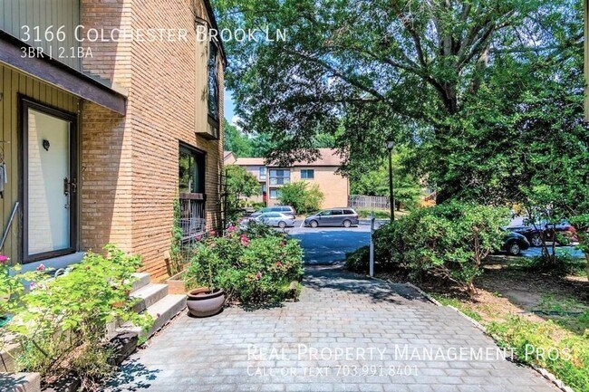 Building Photo - Stunning & Spacious TH- Backs to Beautiful...