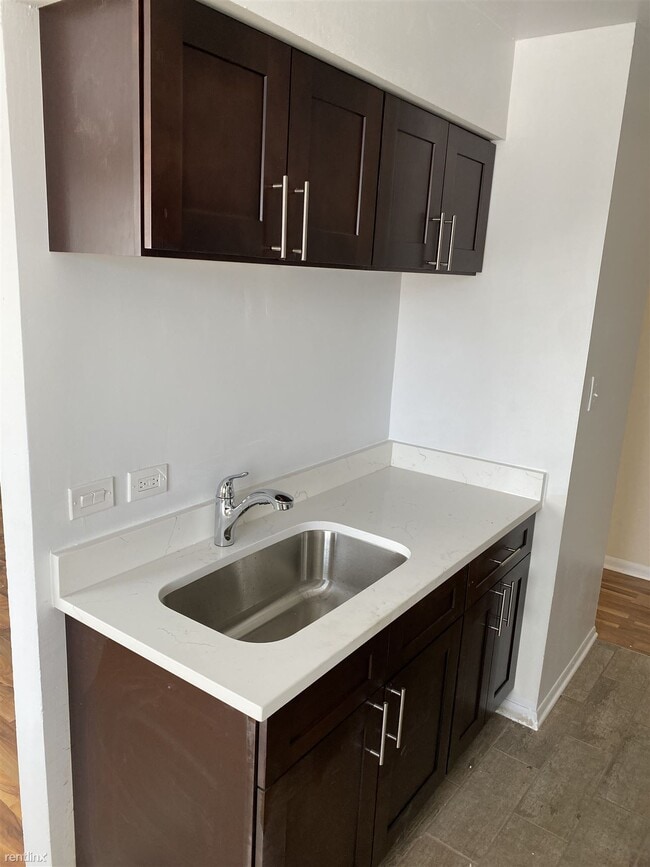 Building Photo - 1 br, 1 bath  - 8321 S King Dr 8331-3B