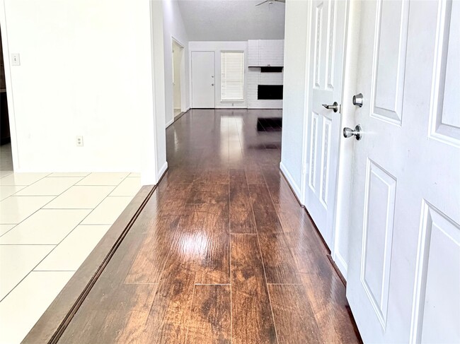 Foto del edificio - 4214 Lost Lake Ln