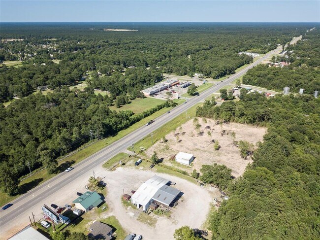 Foto del edificio - 16362 Hwy 105 E