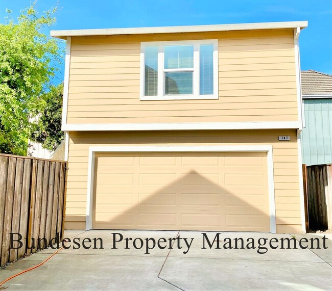Building Photo - 747 Fresno Ave