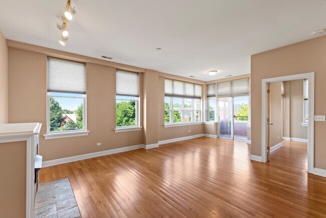 Foto del edificio - 2700 W Belmont Ave