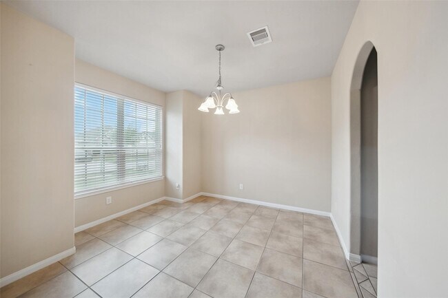 Building Photo - 1306 S Maple Dr