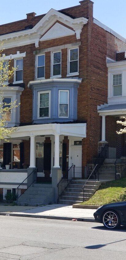 Primary Photo - 817 Whitelock St