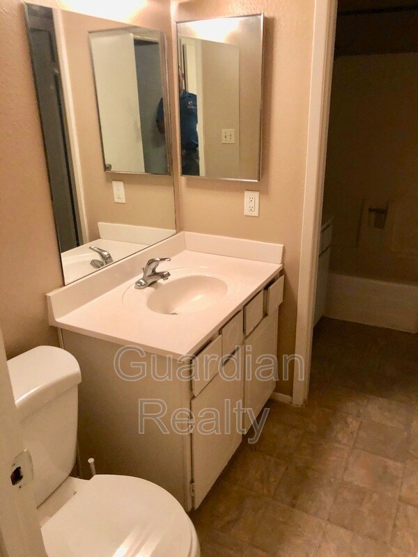 Primary Photo - 508 Starfire Pl