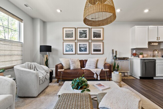 Foto del edificio - Renovated 2-Bedroom Condo Located in the H...