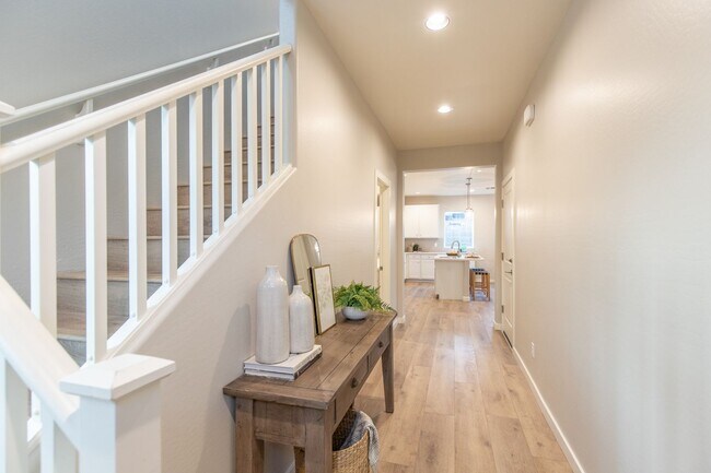 Foto del edificio - STUNNING 3 BED 2.5 BATHROOM + LOFT ARCADIA...