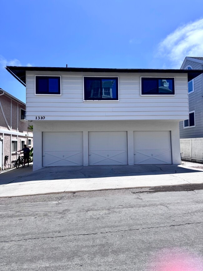 Building Photo - 1310 Loma Dr