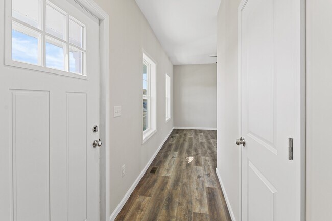 Building Photo - 1316 S Smith Rd