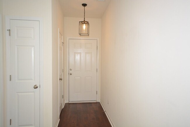 Building Photo - Adorable Single Level Home