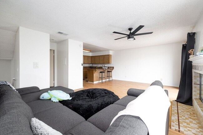 Foto del edificio - Amazing 3-Story Townhouse in Chulva Vista!