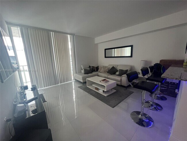 Foto del edificio - 5077 NW 7th St