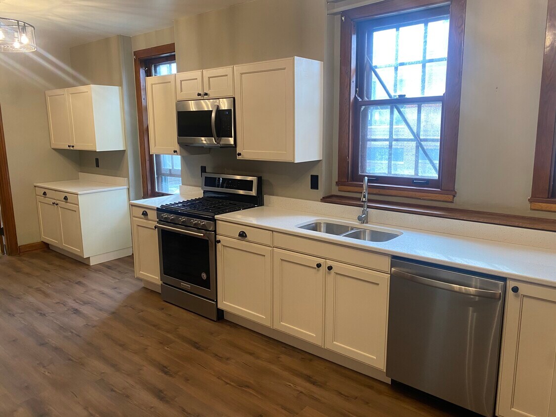 225 N Pioneer Ave Unit 2, Negaunee, MI 49866 225 N Pioneer Ave Negaunee, MI