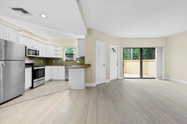 Photo - 41 Uno Lago Dr Townhome