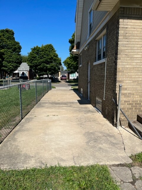 Building Photo - 3555 S Liddesdale St