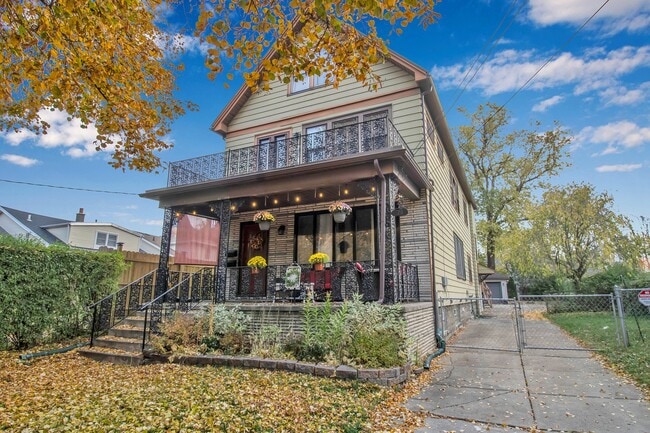 Building Photo - 79 Ideal St