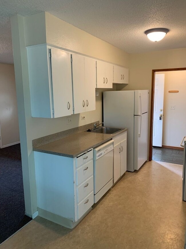 Building Photo - $2,450 - Three Bedrooms, Two Baths Home on...