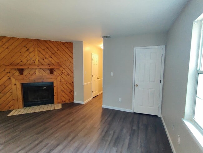 Foto del edificio - 2366 Gregory Dr