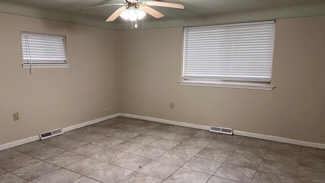 Building Photo - 25323 Orchard Lake Rd