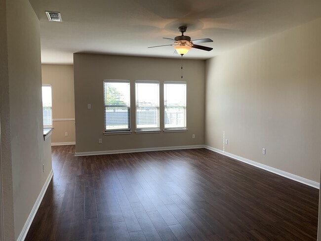 Building Photo - 7021 Tanglehead Dr