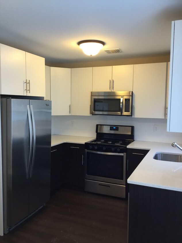 Piper Place Townhomes Apartments in Avenel, NJ