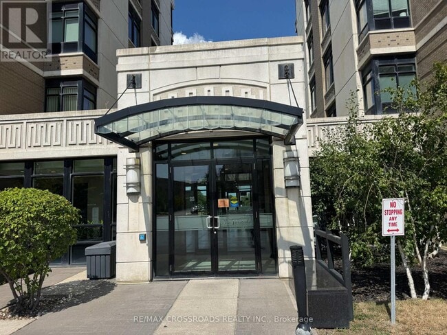 Building Photo - 131-131 Upper Duke Crescent