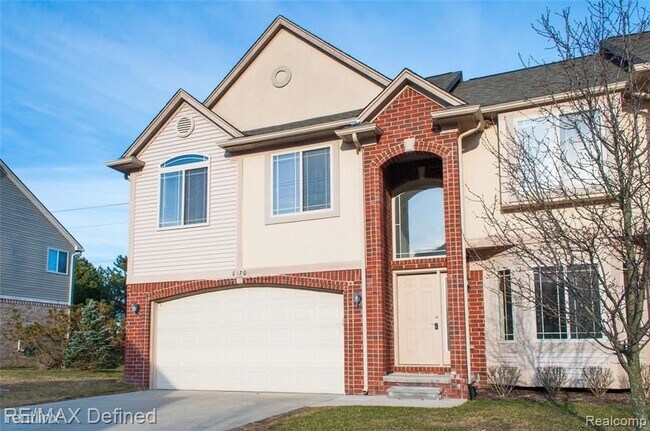 Building Photo - 3 br, 2.5 bath Townhome - 6170 Elarz Dr