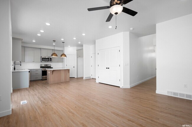 Foto del edificio - 12846 S Quail Lake Dr