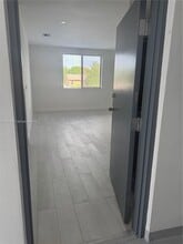 Building Photo - 1091 E 17th St