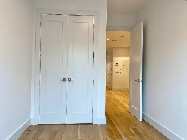 Foto del edificio - 223 E 96th St