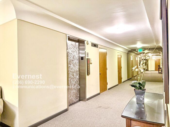 Foto principal - Charming One-Bedroom Condo in a Convenient...