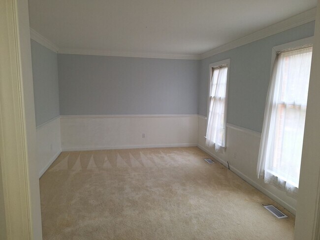 Foto del edificio - 5 bedroom/2.5 bathroom- Ford's Colony