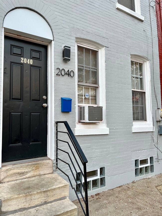 Building Photo - 2040 N Darien St