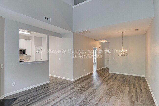 Foto del edificio - 5972 Hollow Wood Ct