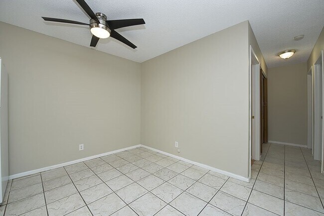Building Photo - 2 BR 1.5 BA gem, located in East Escondido