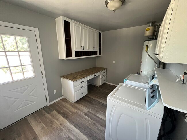 Building Photo - 506 Demya Dr