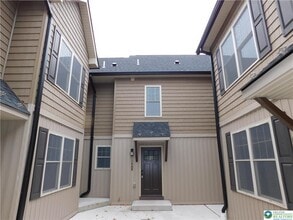 Building Photo - 643 Linden St