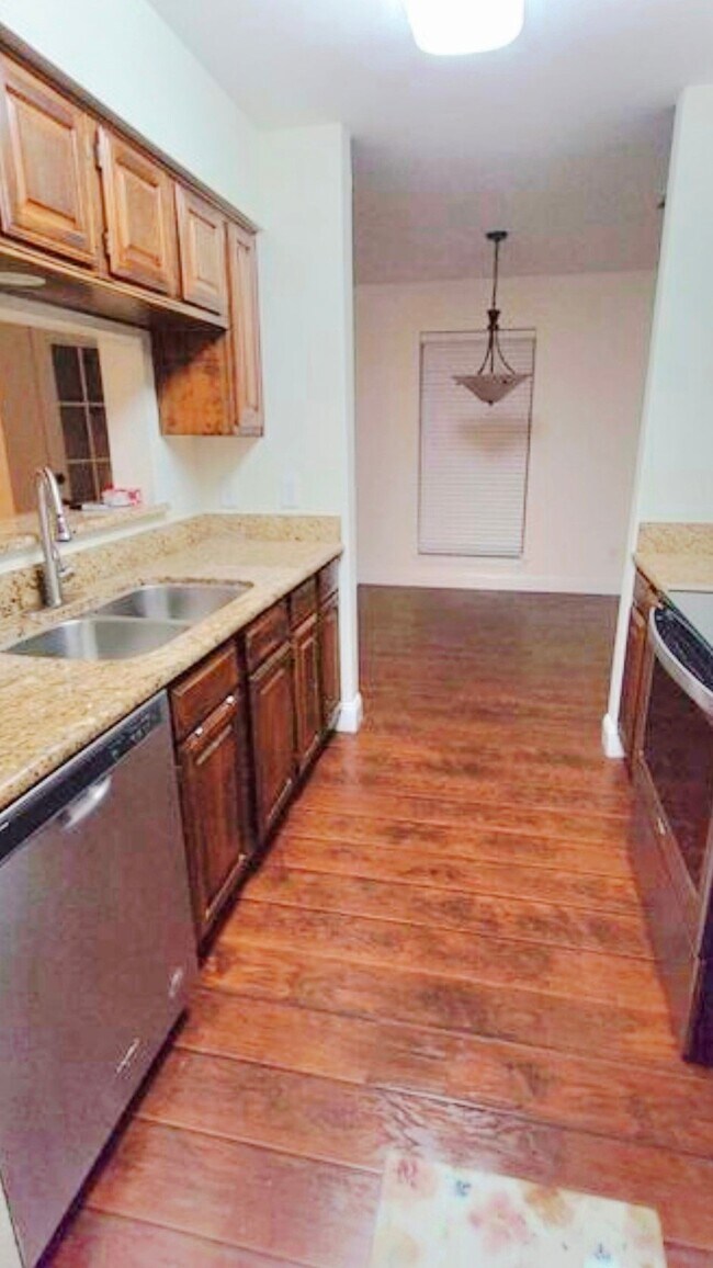 Foto del edificio - 1207 Quail Valley Ln