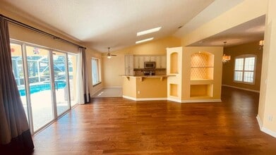 Building Photo - 1829 SW Hickock Terrace