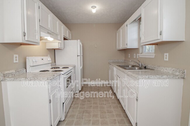 Building Photo - 667 Artic Ave