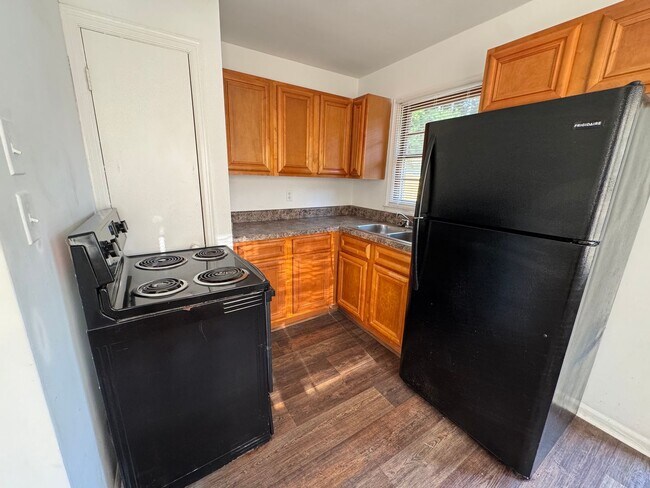 Foto del edificio - 8507-8507 Lynn Ave