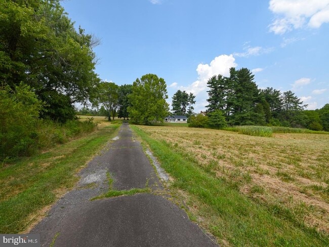 Building Photo - 47 Township Line Rd