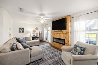 Building Photo - 759 Majestic Dr