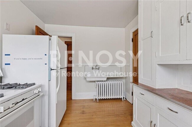 Foto del edificio - Spacious 2 Bedroom 1 Bath Upper Level Duplex in St. Paul