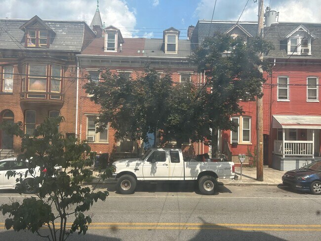 Building Photo - 106 S Pershing Ave