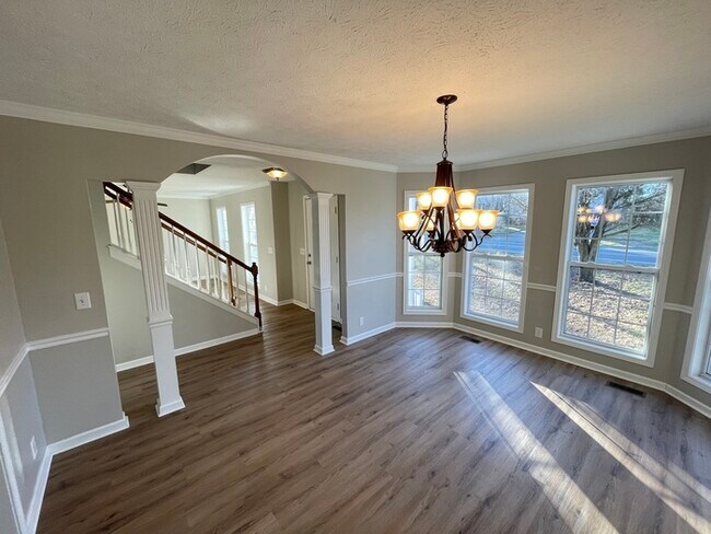 Building Photo - Cambridge Farms home with fenced yard and ...
