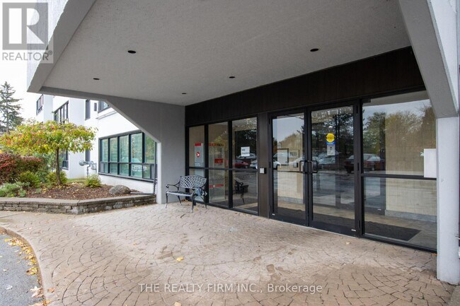 Photo du bâtiment - 600 Grenfell Dr