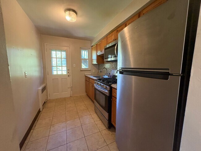 Foto del edificio - 180-196 Spring Ave - 184 Apt 1