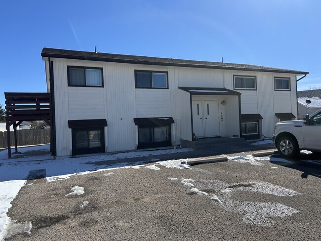 Frente - 4407 Parkview Dr